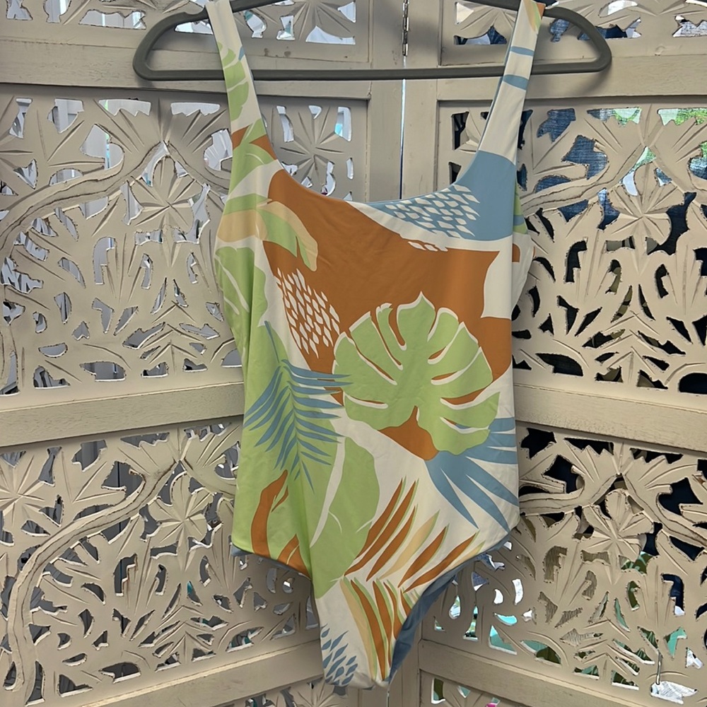 NWT Roxy wildflowers one piece. Size XL. Reversible swimsuit. - Picture 3 of 12
